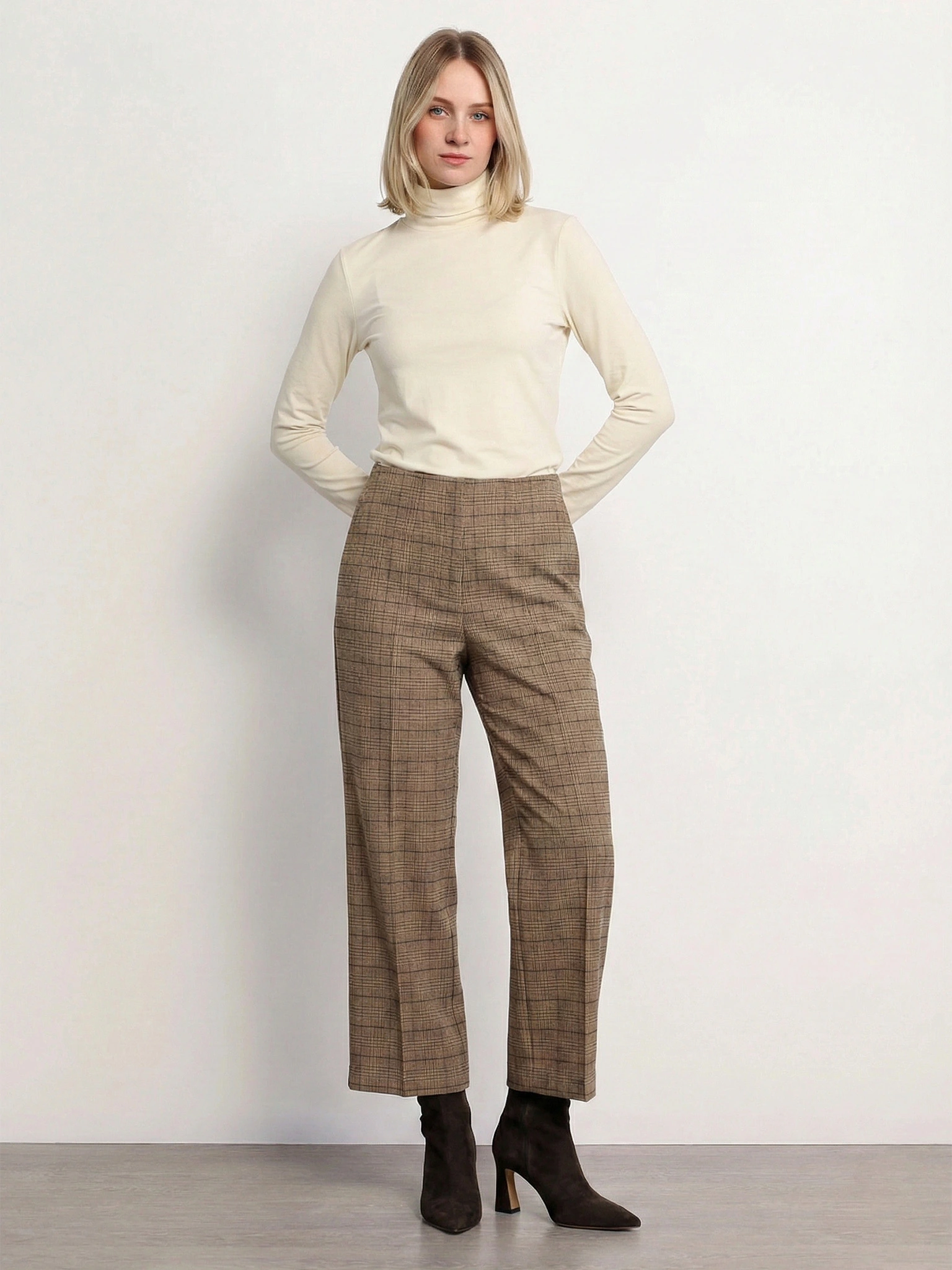 Брюки песочного цвета в клетку